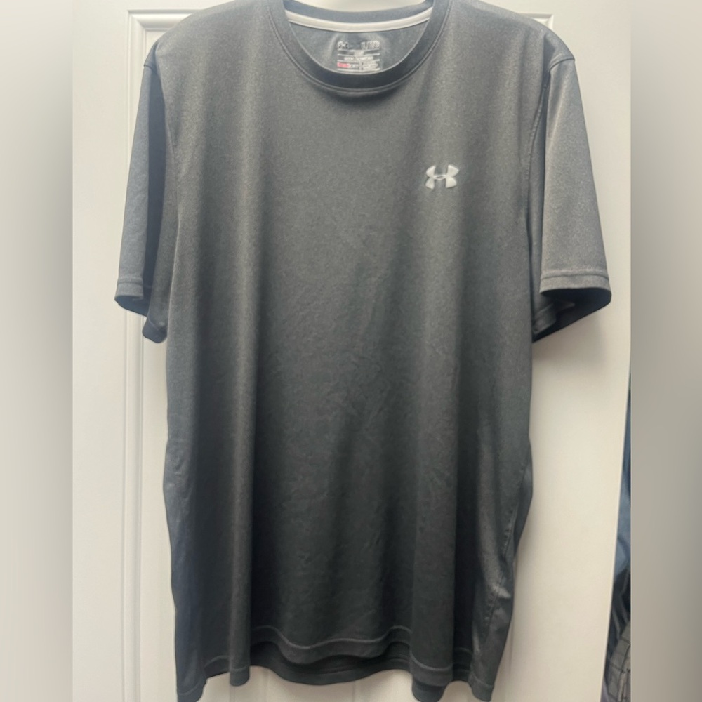 Under Armour Men's Charcoal Gray T-Shirt